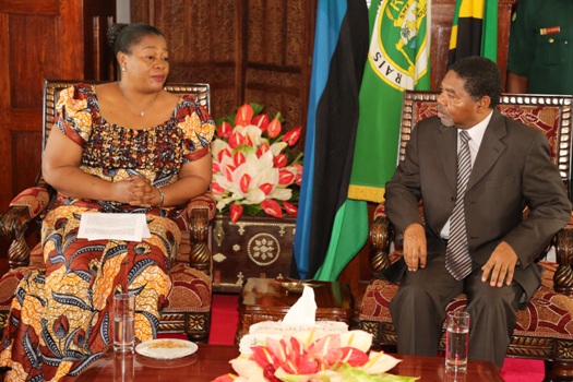 Dk.Shein akutana na Balozi wa Zambia na Oman.