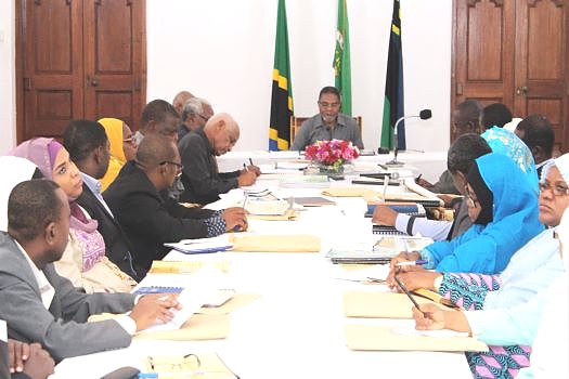 RAIS wa Zanzibar na Mwenyekiti wa Baraza la Mapinduzi Mhe.Dk. Ali Mohamed Shein, akizungumza na Uongozi wa Wizara ya Fedha na Mipango Zanzibar, katika mkutano wa Utekelezaji wa Mpango Kazi wa Wizara hiyo kwa mwezi wa Julai 2018 hadi March2019.