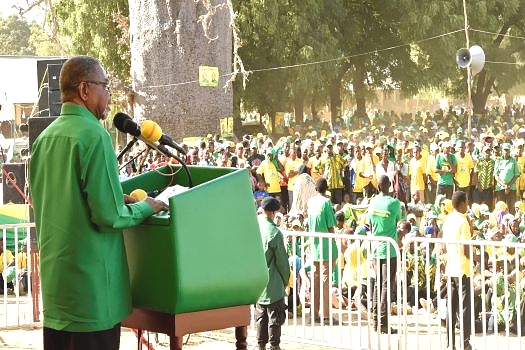 MAKAMU Mwenyekiti wa Chama Cha Mapinduzi Zanzibar ambae pia ni Rais wa Zanzibar na Mwenyekiti wa Baraza la Mapinduzi Mhe DK.Ali Mohamed Shein, akihutubia katika mkutano wa kampeni ya CCM ya Mgombea Urais wa Zanzibar Mhe.Dk.Hussein Ali Hassan Mwinyi.