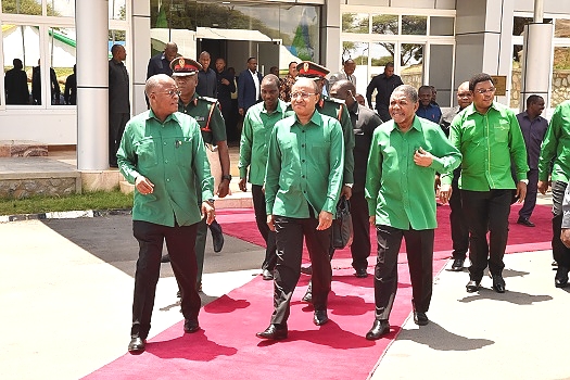 Mwenyekiti wa Chama cha Mapinduzi CCM, Rais wa Jamhuri ya Muungano wa Tanzania Mhe. Dkt. John Pombe Magufuli akiwa na Makamu Mwenyekiti wa CCM (Zanzibar) Rais Mstaafu wa Zanzibar Dk. Ali Mohamed Shein pamoja na Rais wa Zanzibar Dk. Hussein Ali Mwinyi na W