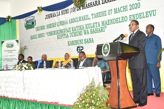RAIS wa Zanzibar na Mwenyekiti wa Baraza la Mapinduzi Mhe. Dk. Ali Mohamed Shein, akihutubia wakati akilifungua Jukwaa la Kumi la Biashara Zanzibar, lililofanyika katika ukumbi wa Sheikh Idrisa Abdulwakil Kikwajuni Jijini Zanzibar