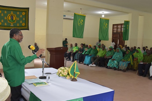 Rais wa Zanzibar na Mwenyekiti wa Baraza la Mapinduzi pia Makamo Mwenyekiti wa CCM Zanzibar Dk.Ali Mohamed Shein akitoa Hutuba yake wakati alipokuwa akizungumza na Wazee wa Chama cha Mapinduzi Wilaya ya Kaskazini(A).