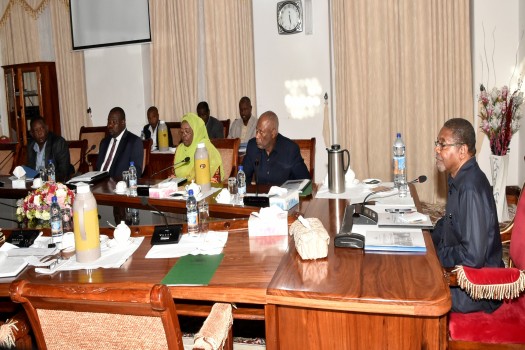 RAIS wa Zanzibar na Mwenyekiti wa Baraza la Mapinduzi Mhe.Dk. Ali Mohamed Shein, akizungumza na Uongozi wa Wizara ya Biashara na Viwanda Zanzibar. Utekelezaji wa Mpango Kazi kwa Kipindi cha Julai hadi  Disemba 2019 / 2020,