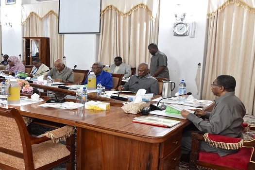 Rais wa Zanzibar na Mwenyekiti wa Baraza la Mapinduzi Dk.Ali Mohamed Shein akizungumza na Uongozi wa Wizara ya Fedha na Mipango katika Kikao cha utekelezaji Mpango kazi kwa kipindi cha Julai-Disemba 2019