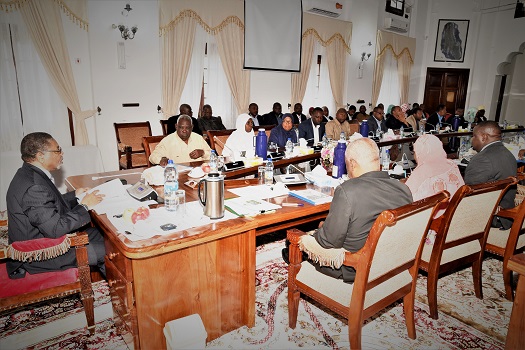 RAIS wa Zanzibar na Mwenyekiti wa Baraza la Mapinduzi Mhe.Dk. Ali Mohamed Shein akizungumza na Uongozi wa Wizara ya Biashara na Viwanda Zanzibar ,wakati wa mkutano wa Utekelezaji wa Bajeti na Mpango Kazi wa Wizara hiyo juazia mwezi  wa Julai 2018 hadi Jun