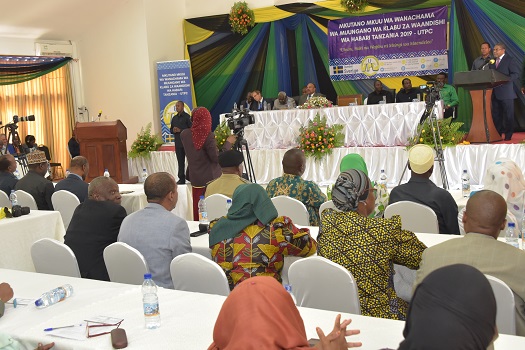 RAIS wa Zanzibar na Mwenyekiti wa Baraza la Mapinduzi Dk.Ali Mohamed Shein akitoa hutuba yake katika   ufunguzi wa Mkutano Mkuu wa Wanachama wa Muungano wa Klabu za Waandishi wa Habari Tanzania-UTPC uliofanyika leo katika ukumbi wa Idris AbdulWakil,Vuga M